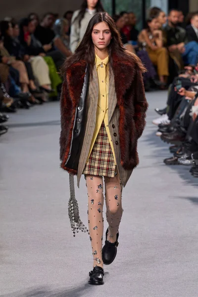 Look 2